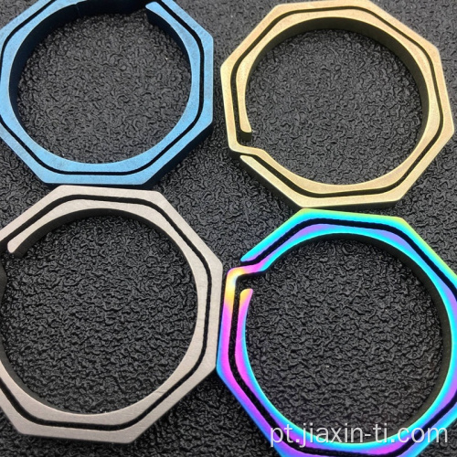 Chavenista circular Titanium Octogonal Split Keyring